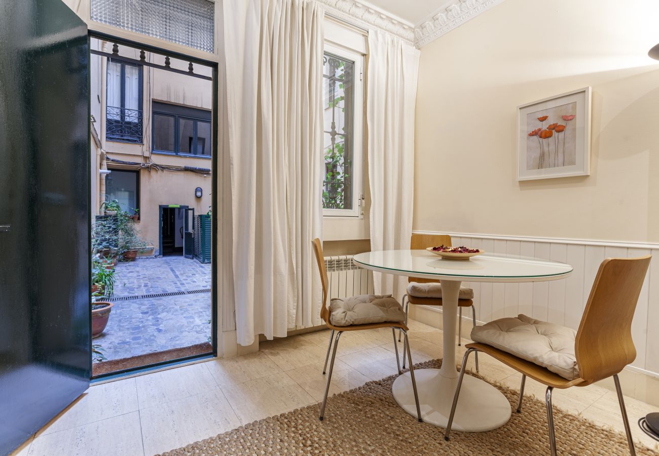 Studio in Madrid - Prado apartment in Madrid